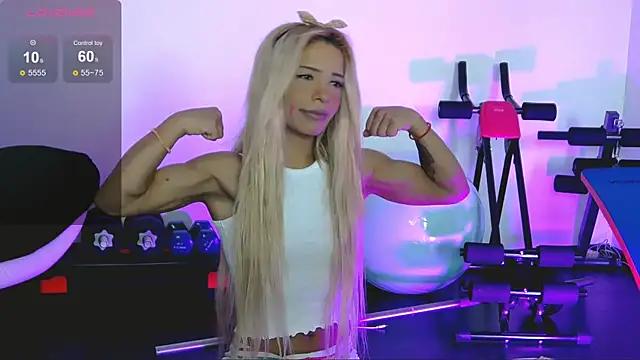 SarahRaynex online show from 17, 6, 2026