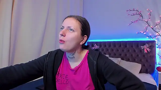 LilaVame online show from 2, 11, 2025