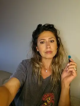 Snapshot of CelynaRoss chatting on 29, 7, 2026 CelynaRoss online show from 29, 7, 2026