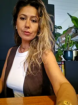 Snapshot of CelynaRoss chatting on 17, 7, 2026 CelynaRoss online show from 17, 7, 2026