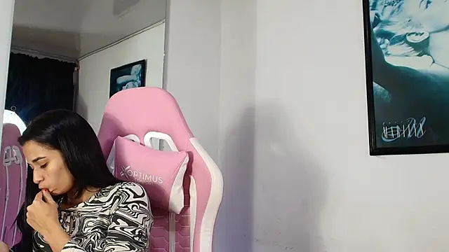 GraceWallace  online show from 16, 4, 2026