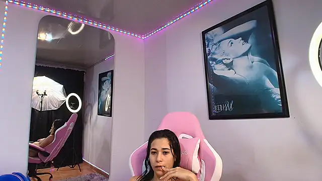 GraceWallace  online show from 13, 11, 2025