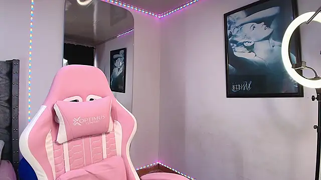 GraceWallace  online show from 9, 11, 2025