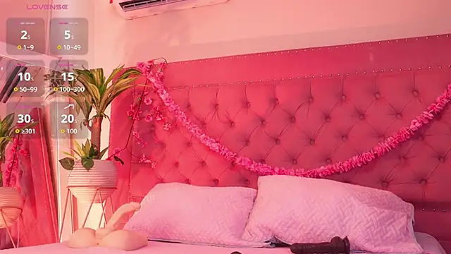 mili moon  online show from 9, 10, 2025