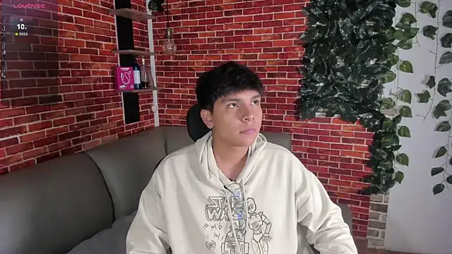 Snapshot of Thiago_Kozak chatting on 25, 4, 2026 Thiago Kozak online show from 25, 4, 2026