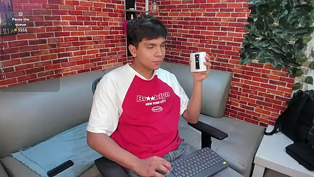 Snapshot of Thiago_Kozak chatting on 22, 5, 2026 Thiago Kozak online show from 22, 5, 2026