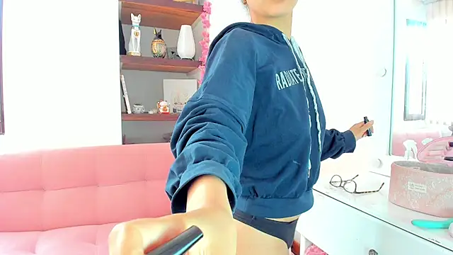 Snapshot of Danesacronin chatting on 5, 11, 2025 Danesacronin online show from 5, 11, 2025