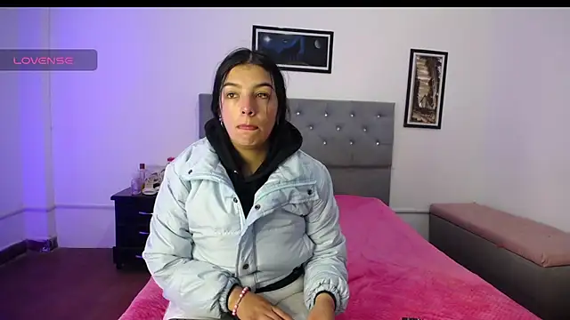 Esmeraldaa- online show from 18, 9, 2025