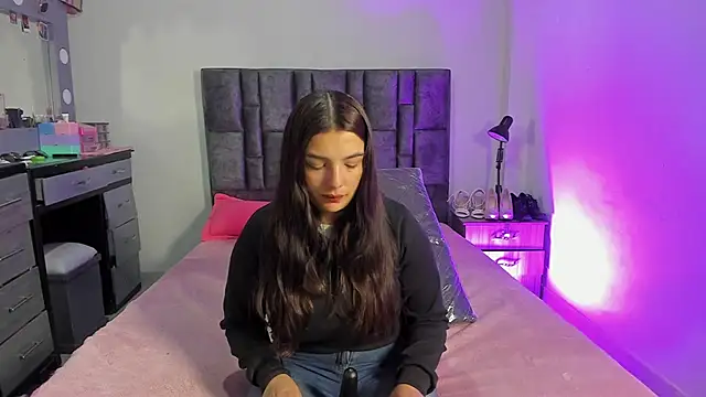 Esmeraldaa- online show from 18, 1, 2026