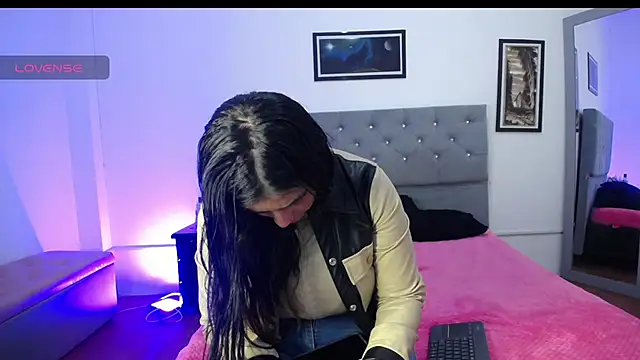 Esmeraldaa- online show from 12, 9, 2025