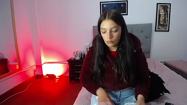 Esmeraldaa- online show from 8, 11, 2025