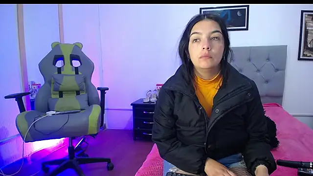 Esmeraldaa- online show from 25, 9, 2025