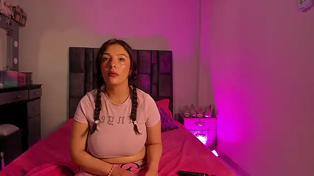 Esmeraldaa- online show from 26, 11, 2025