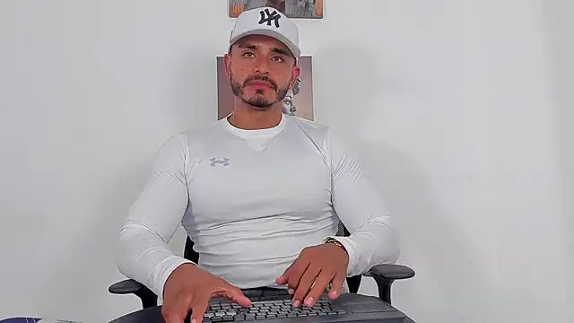 Snapshot of magnusclark chatting on 3, 6, 2026 magnusclark online show from 3, 6, 2026