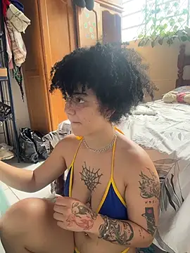 Snapshot of CamillyBlum chatting on 25, 11, 2025 CamillyBlum online show from 25, 11, 2025