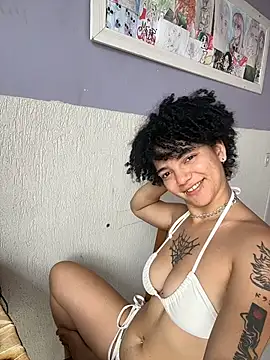 Snapshot of CamillyBlum chatting on 28, 10, 2025 CamillyBlum online show from 28, 10, 2025