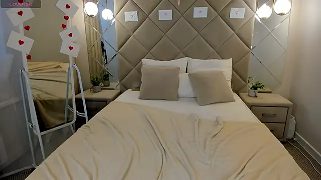 Chloee White online show from 14, 2, 2026