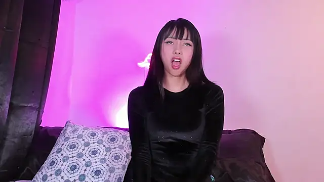 Snapshot of Londonttipton chatting on 9, 10, 2025 Londonttipton online show from 9, 10, 2025