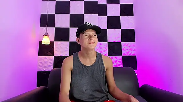 Snapshot of AndyFame1 chatting on 8, 10, 2025 AndyFame1 online show from 8, 10, 2025