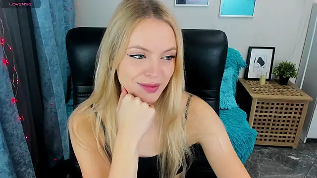Snapshot of KatherineePierce chatting on 1, 10, 2025 KatherineePierce online show from 1, 10, 2025