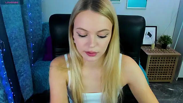 Snapshot of KatherineePierce chatting on 14, 10, 2025 KatherineePierce online show from 14, 10, 2025