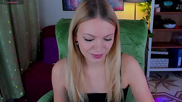 KatherineePierce online show from 5, 11, 2025