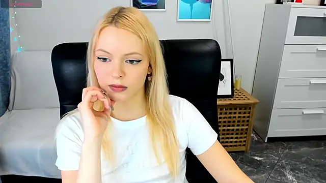 KatherineePierce online show from 18, 4, 2026