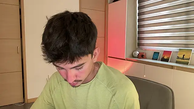 sweettaaron01 online show from 15, 12, 2025