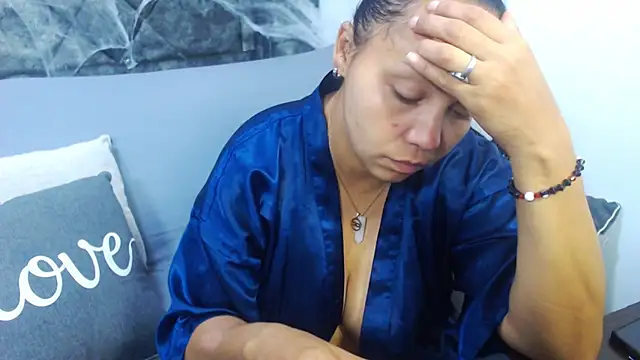 Melany Contrera online show from 28, 10, 2025