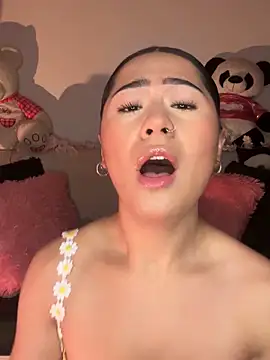 evelyn ch  online show from 6, 10, 2025