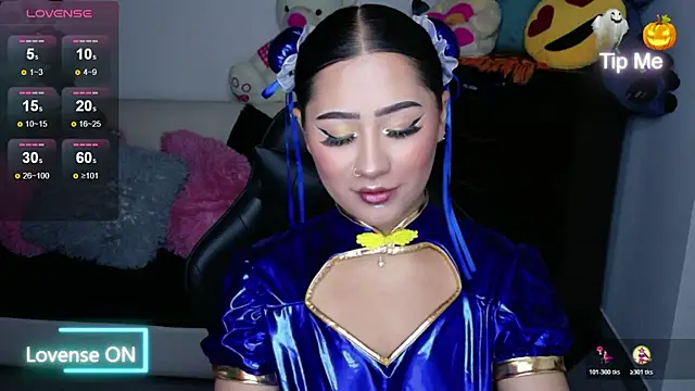 evelyn ch  online show from 31, 10, 2025