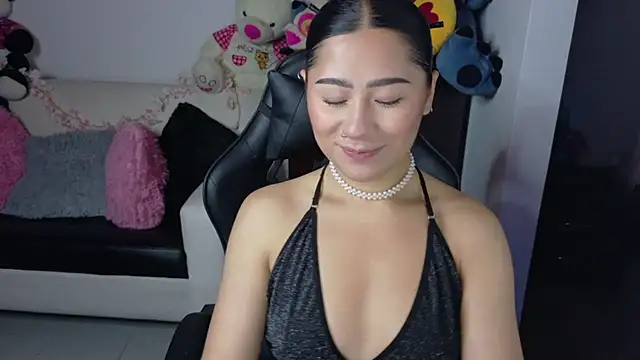 evelyn ch  online show from 10, 10, 2025