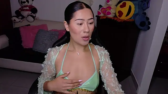 evelyn ch  online show from 22, 10, 2025