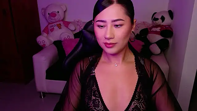 evelyn ch  online show from 11, 11, 2025