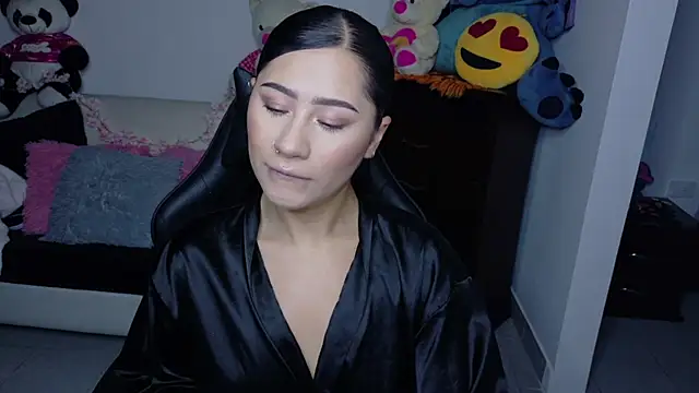 evelyn ch  online show from 16, 10, 2025