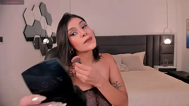 SarahYates online show from 4, 10, 2025