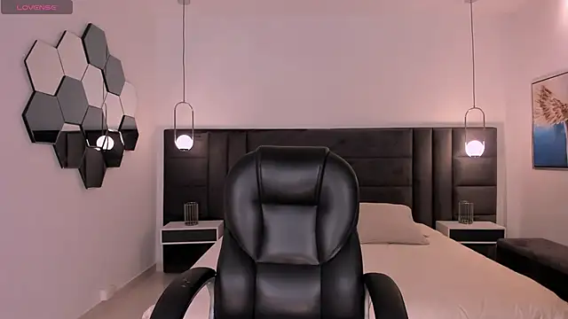 SarahYates online show from 26, 4, 2026