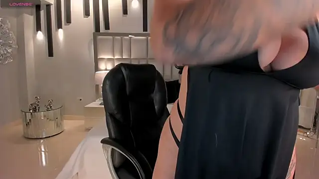 SarahYates online show from 18, 12, 2025