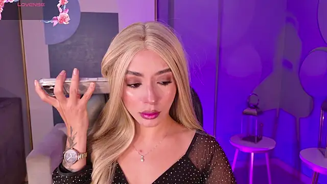Snapshot of IsabellaMoreau chatting on 15, 7, 2026 IsabellaMoreau online show from 15, 7, 2026