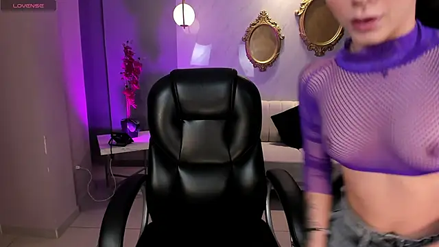 IsabellaMoreau online show from 5, 4, 2026