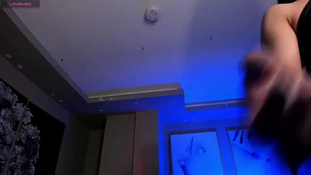 IsabellaMoreau online show from 17, 11, 2025