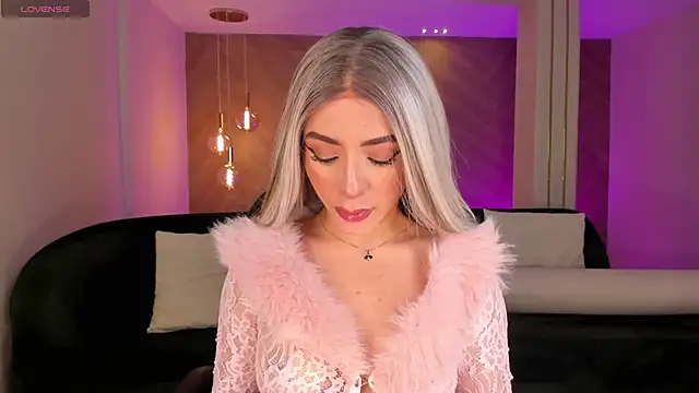 IsabellaMoreau online show from 6, 4, 2026