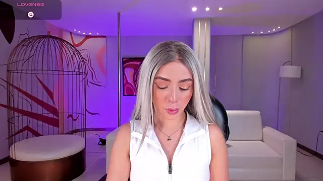 IsabellaMoreau online show from 9, 4, 2026