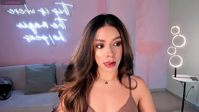 Snapshot of IsabellaMoreau chatting on 12, 6, 2026 IsabellaMoreau online show from 12, 6, 2026