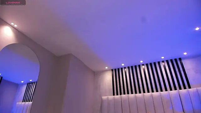 IsabellaMoreau online show from 14, 10, 2025