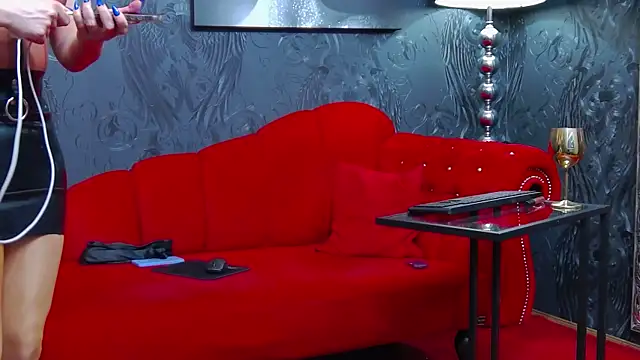 MistressWanda online show from 2, 4, 2026