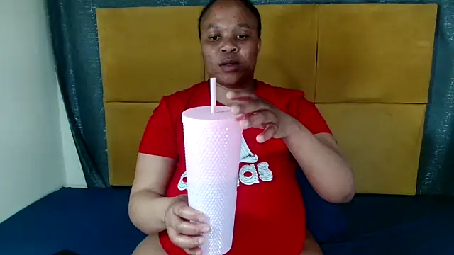 Snapshot of HugeTitisxx chatting on 30, 5, 2026 HugeTitisxx online show from 30, 5, 2026