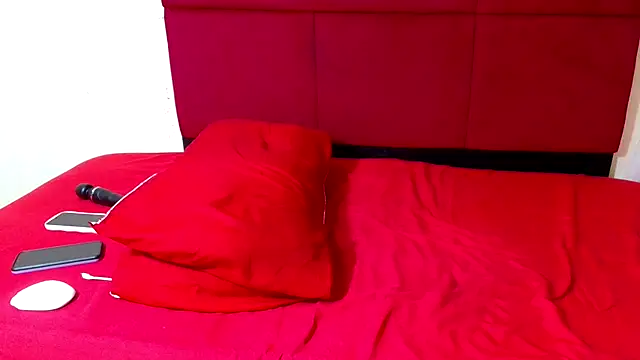 HugeTitisxx online show from 13, 4, 2026