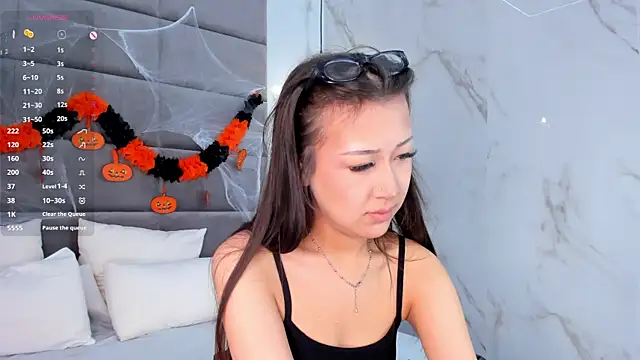 Nelly Kimm online show from 28, 10, 2025