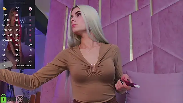 SelenaDaze online show from 17, 10, 2025